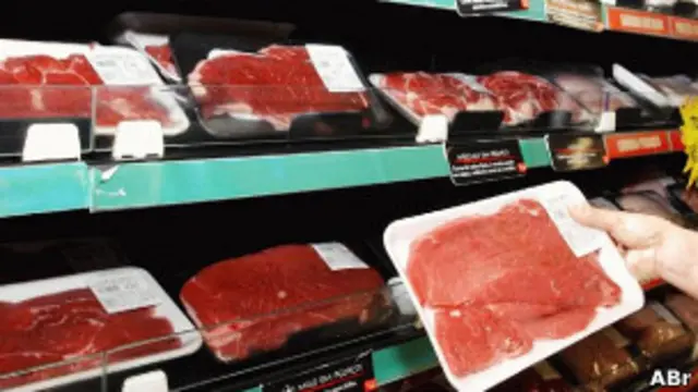 Carne brasileña en un supermercado.