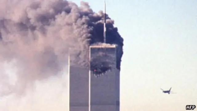 Máy bay tấn công vào tòa tháp  WTC hôm 11/9/2001