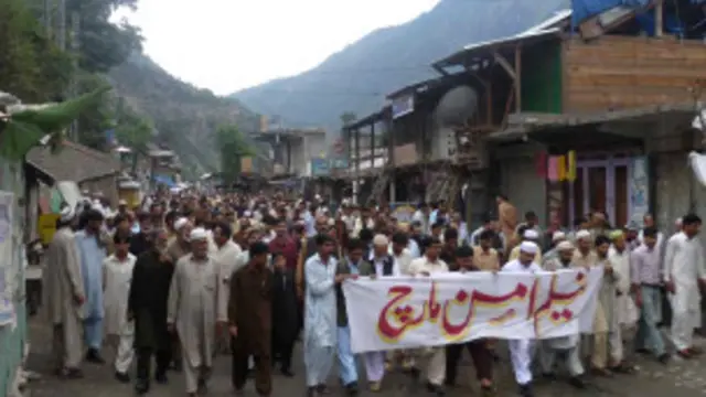 یہ احتجاجی مظاہرے وادی نیلم کے علاقے اٹھمقام اور باڑیاں میں جمعے کی نماز کے بعد کیے گیے