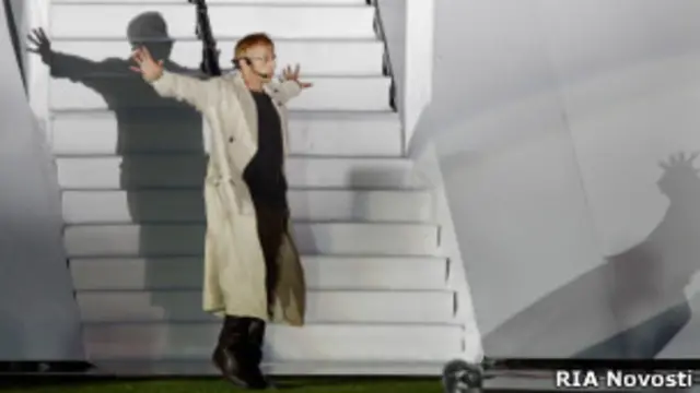 Иван Охлобыстин во время шоу в Лужниках