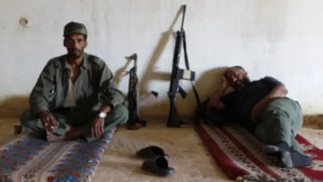 ثوار مناهضون للقذافي