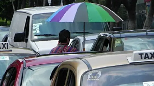 Joven vende en las calles de México