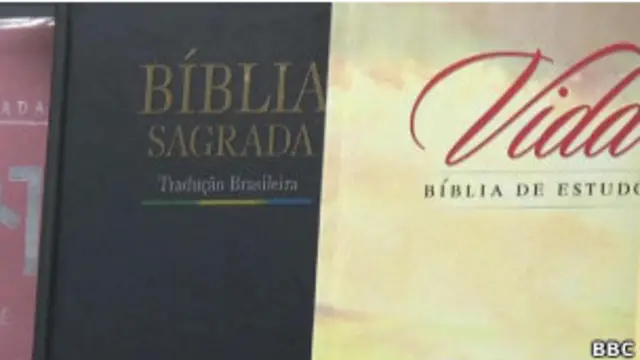Imagen de una biblia en portugués