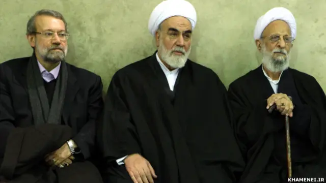 محمد محمدی گلپایگانی (وسط) در کنار محمدتقی مصباح یزدی و علی لاریجانی
