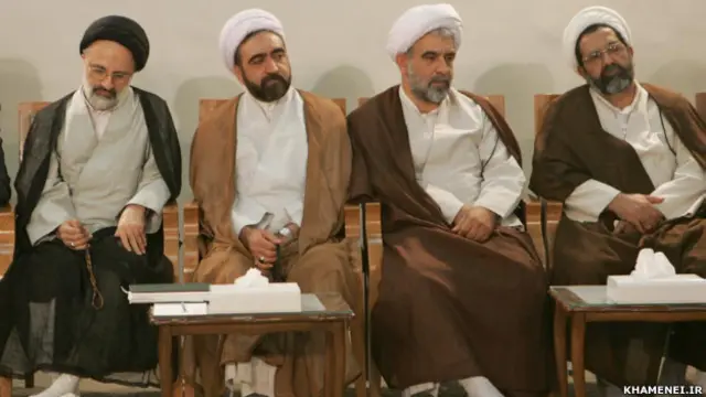 احمد مروی (نفر دوم از چپ)، معاون ارتباطات حوزوی دفتر رهبر ایران، در کنار اصغر میرحجازی