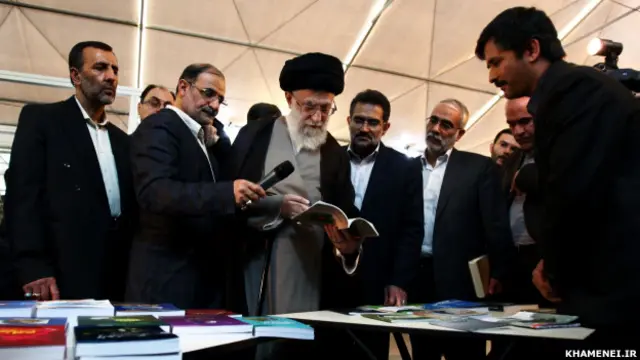 حسین جباری (کتاب به دست)، سرتیم سابق محافظان