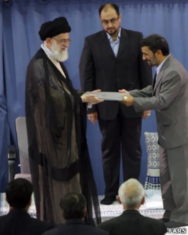 وحید حقانیان در مراسم تنفیذ حکم ریاست جمهوری محمود احمدینژاد