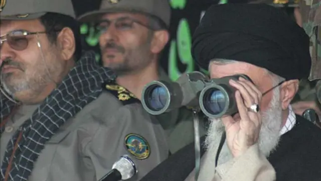 محمد شیرازی (ردیف عقب)، رئیس دفتر نظامی بیت آیتالله خامنهای