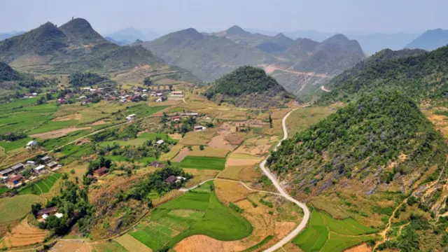 Cảnh từ cột cờ Lũng Cú
