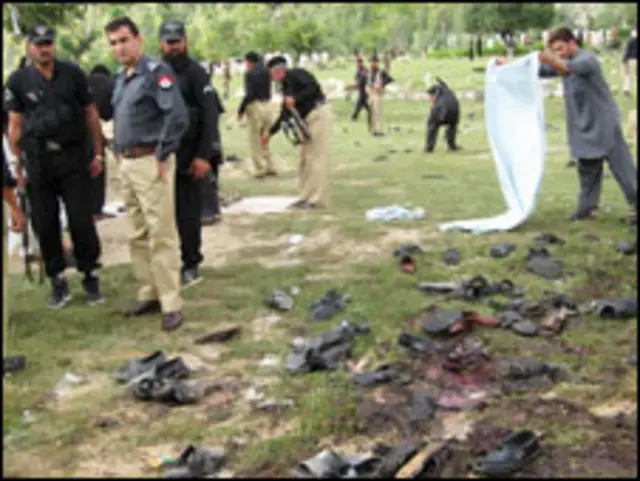 مقامی افراد کا کہنا ہے کہ جنازہ میں مقامی لشکر اور عام افراد بڑی تعداد میں شریک تھے