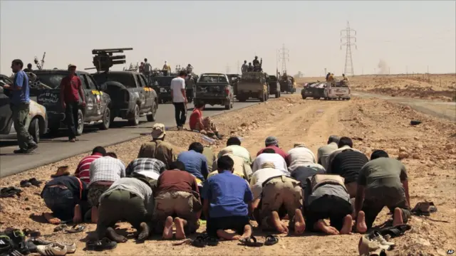 Основная часть наступающих сил - батальоны, направленные к Сирту из Мисраты, что в 200 километрах к западу от Сирта