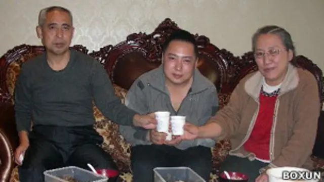 哈达与妻子新娜和儿子维勒斯一起。（博讯）