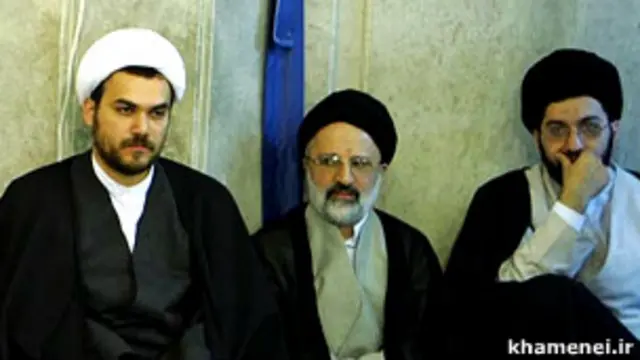 میثم خامنه‌ای (راست) در کنار اصغر میرحجازی (وسط) و محمد جواد گلپایگانی (داماد آیت‌الله خامنه‌ای)