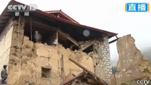 西藏亞東縣被地震損壞的建築（中國中央電視台新聞畫面）