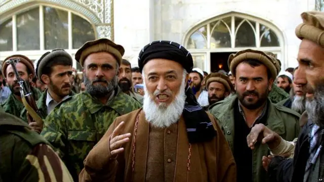 آقای ربانی پس از ادای نماز در مسجد پلچرخی.