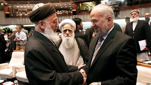 گفتگوی ابراهیم جعفری، نخست وزیر پیشین عراق و برهان الدین ربانی در اجلاس بین المللی بیداری اسلامی.