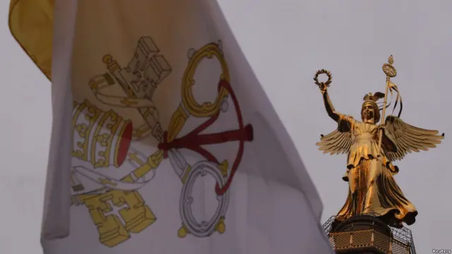 Bendera Vatikan di Berlin