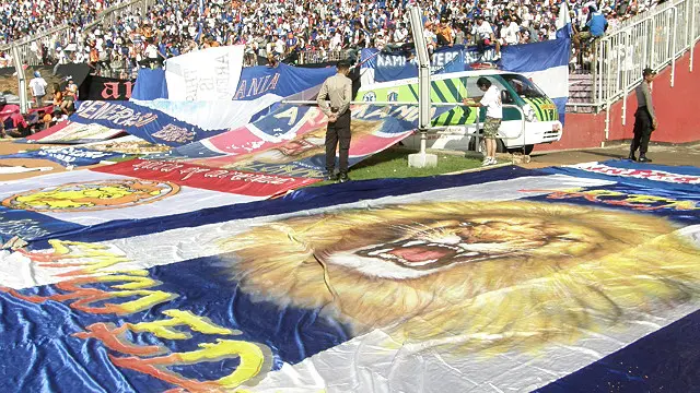 Konflik PSSI-Kemenpora dilatari pelarangan Arema dan Persebaya untuk mengikuti liga primer karena masalah dualisme kepemimpinan.