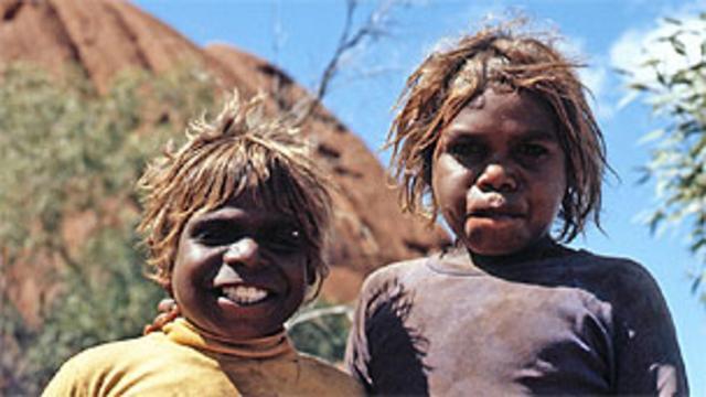 Crianças aborígenes (Foto: BBC)