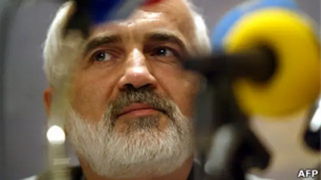 آقای توکلی از چهره های سیاسی محافظه کار محسوب میشود