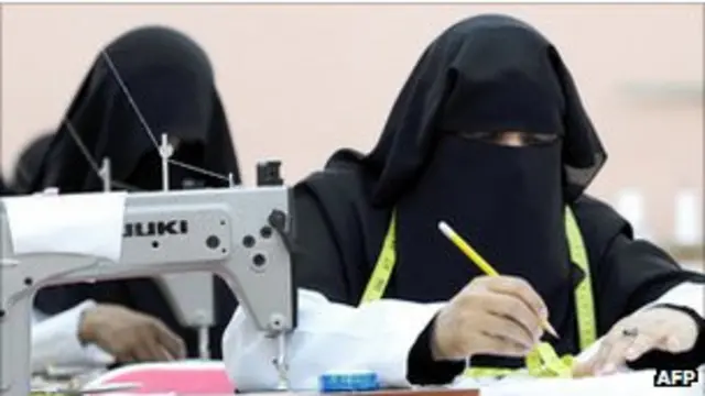 Phụ nữ tại Ả rập Saudi hiện bị những hạn chế nghiêm ngặt trong đời sống và việc làm.