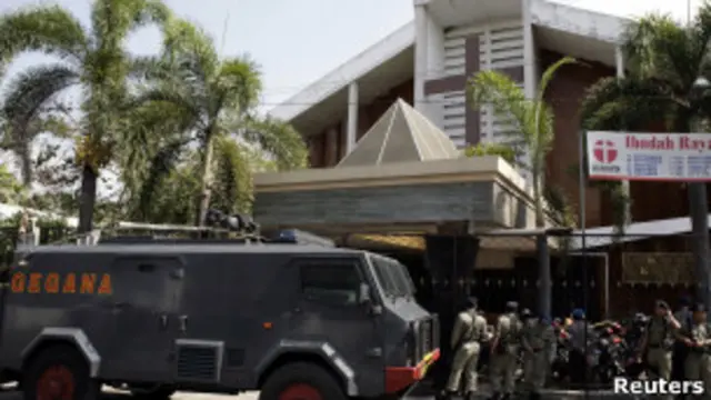 bom bunuh diri di solo