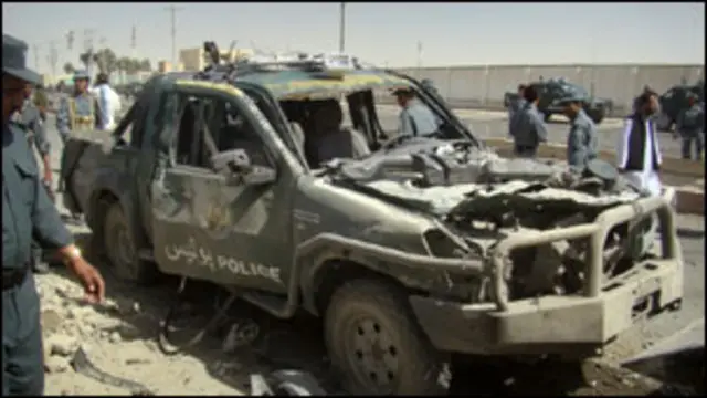 بريد د پوليسو په رينجر موټر شوی، چې زيان يې ورته اړولی دی