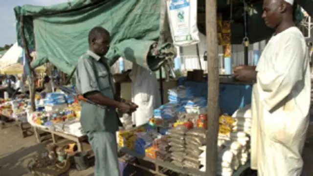 سوق شعبي للمواد الغذائية