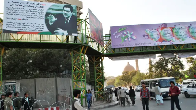 کابل را تصاویر رهبران فقید افغانستان فرا گرفته است؛ از احمدشاه مسعود، تا دکتر نجیب و اخیرا هم برهان الدین ربانی که در یک حمله انتحاری کشته شد