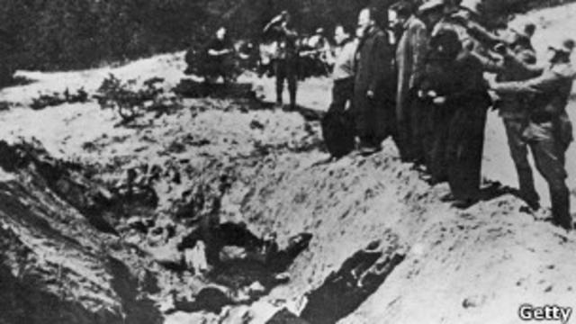 Жертвы нацистских расстрелов в Бабьем Яре (фото 1941 года)