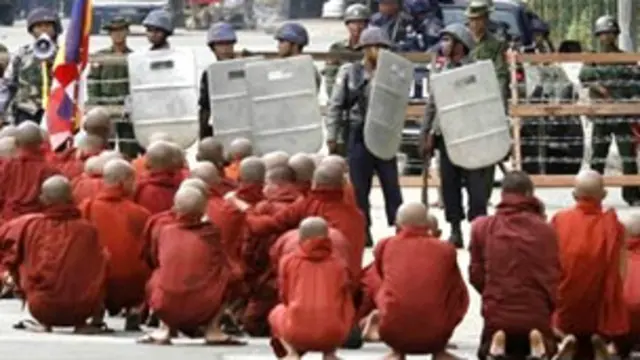 Các nhà sư biểu tình tại Miến Điện năm 2008 -hình tư liệu