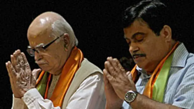 गडकरी के बचाव में आए आडवाणी.