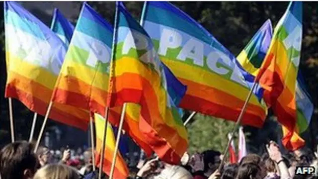 Кампанії за права геїв