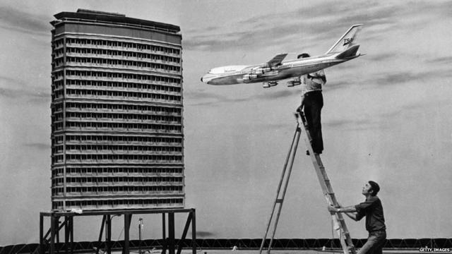 Модель столкновения самолета с небоскребом