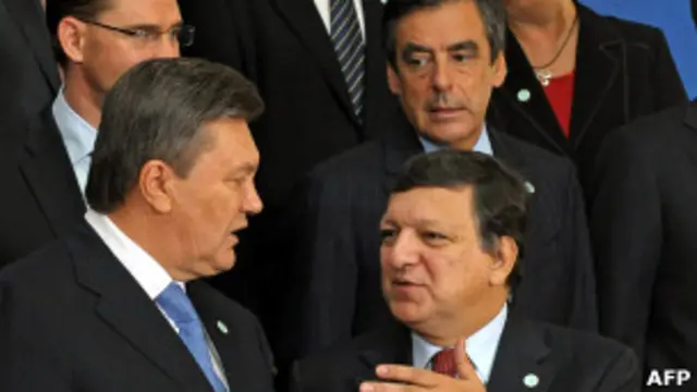 Президент Янукович був змушений відповідати на "незручні" запитання європейських чиновниківщодо долі Юлії Тимошенко