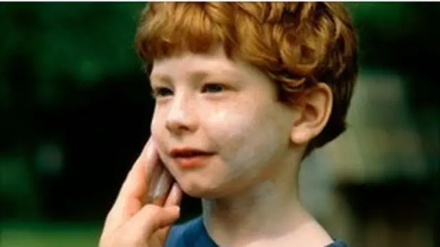 Açık tenli bir çocuk