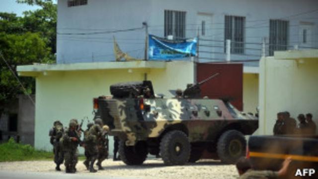 Tanque militar en una ciudad de Guatemala