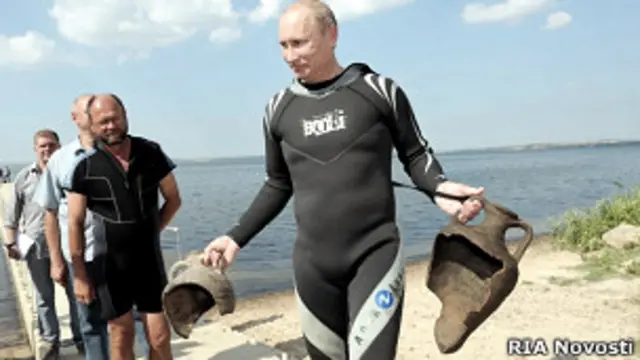 Владимир Путин с амфорами
