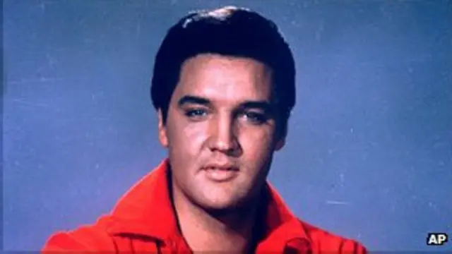 Элвис в период встречи с "Битлз" как раз снимался в фильме "Рай в гавайском стиле"