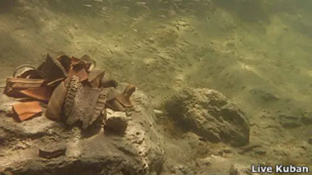 Амфоры на месте подводного раскопа в Тамани