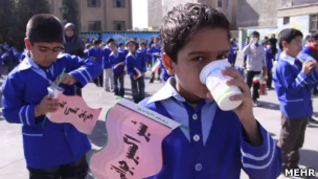 دانش آموزان ایرانی همچنان منتظر شروع توزیع شیر هستند