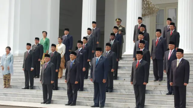 Kabinet SBY Jilid II memiliki 34 menteri, termasuk tiga menko.