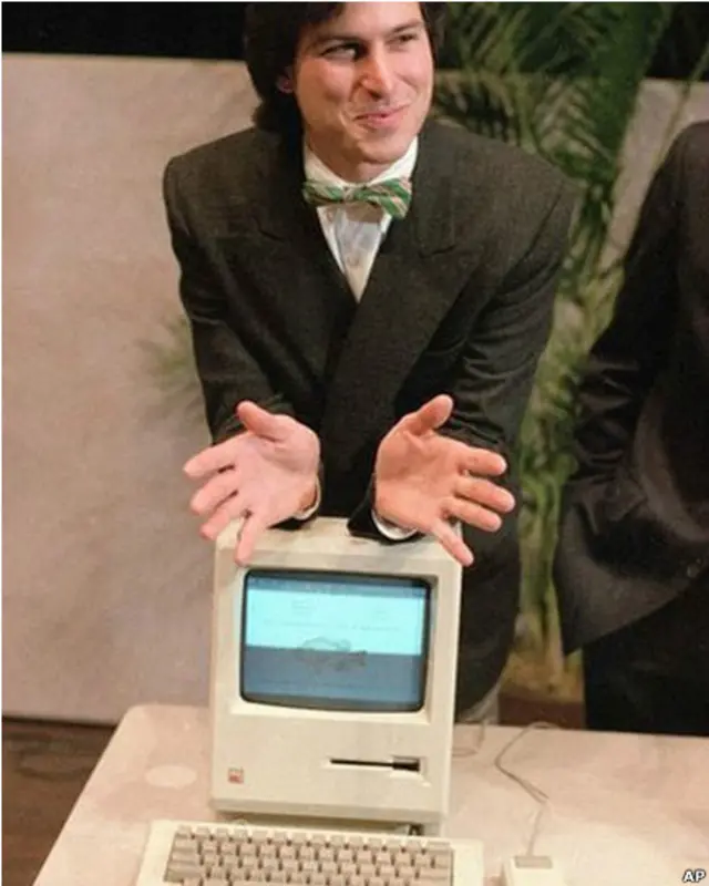 Steve Jobs apresenta o primeiro Macintosh da Apple