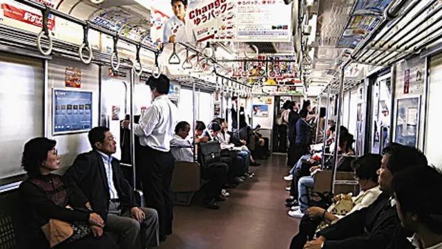 Tàu nổi ở Tokyo Nhật Bản