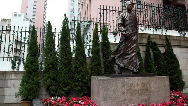 孙中山纪念馆内的孙中山塑像（02/10/2011，BBC中文网图片）