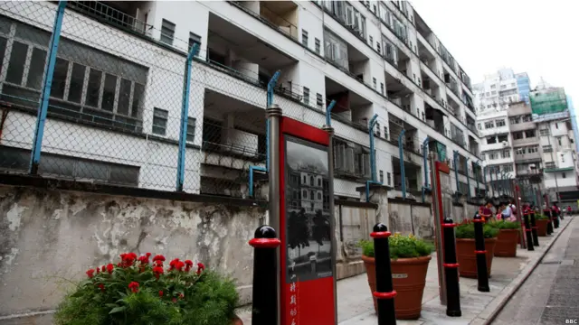 位于鸭巴甸街与荷李活道交界的皇仁书院（史迹径第9站）（06/10/2011，BBC中文网图片）