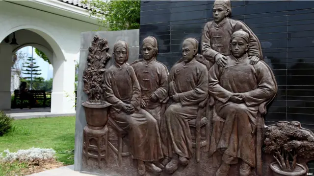 香港孙中山纪念公园内有个描绘“四大寇”的浮雕（06/10/2011，BBC中文网图片）