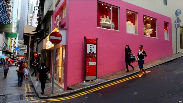 离辅仁文社旧址不远的结志街52号，就是杨衢云被暗杀的地点（史迹径第7站）（02/10/2011，BBC中文网图片）