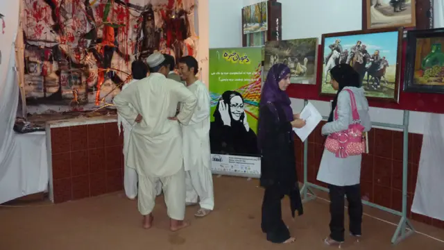 ځینو انځورګرانو ته جایزې هم ورکړل شوې.