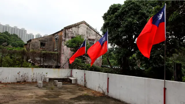 红楼与青天白日满地红的中华民国国旗（03/10/2011，BBC中文网图片）